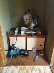 和室の部屋を合板で板敷きに変更。電動工具がさらなる出番を待っている