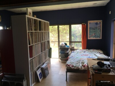 音源ストックが欠かせない拓朗さん。逗子周辺の中古品店はヴィニール盤の宝庫なのだそう