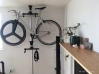 メインフロアのリビングにクロスバイクをディスプレイ