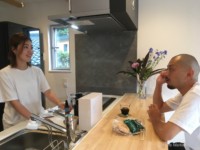 キッチンカウンターはふたりの食とコミュニケーションのための重要な場所