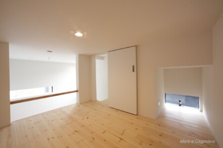 1.5階ロフトも窓付きです。