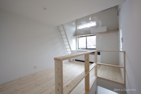 天然素材を多用したナチュラルな室内。