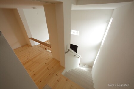 1.5階ロフト。階段でのアクセスができるお部屋。寝室やクローゼット、オンラインミーティング部屋に