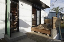 日向ぼっこが快適の縁側風ウッドデッキ