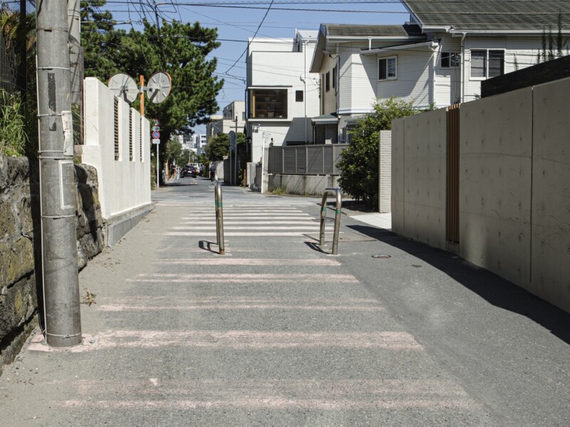 海浜までは30秒。浜の入口までは約80歩