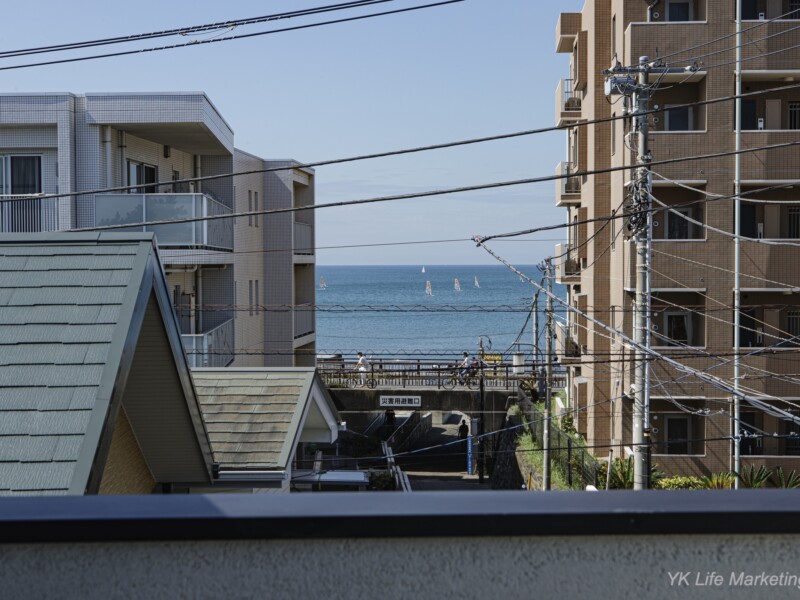 逗子の海がすぐそこに。波の様子が手に取るように分かります